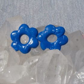 Pampilles Laurette – Fleurs Bleues à Relief | Bijou artisanal modulable et raffiné en pâte polymère, fait main dans le Cotentin.
