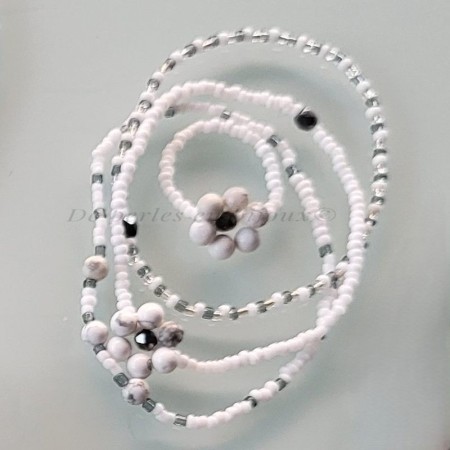 Lot de 3 Bracelets & 1 Bague en Howlite | Bijoux artisanaux élégants aux nuances marbrées, faits main dans le Cotentin.