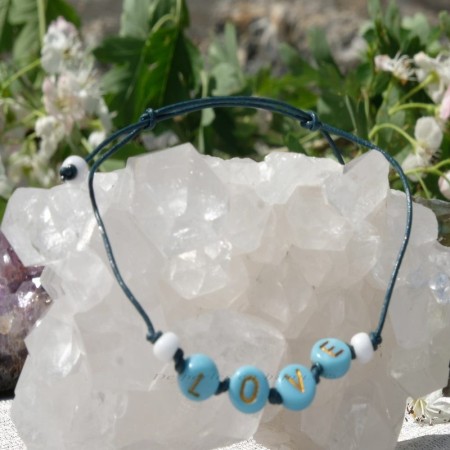Bracelet Love I – Message sur Cordon Cuir | Bijou épuré et intemporel, symbole d’élégance et de douceur