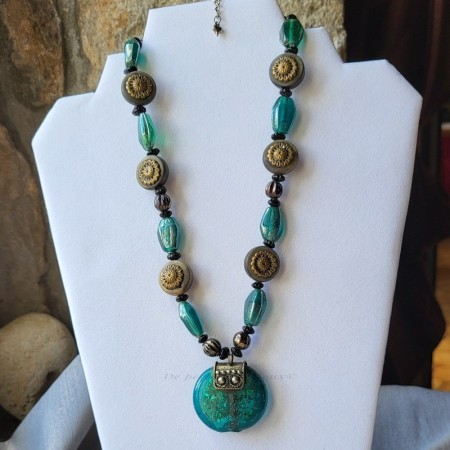 Murabella, collier artisanal en perles de verre italien bleu pétrole – modèle unique