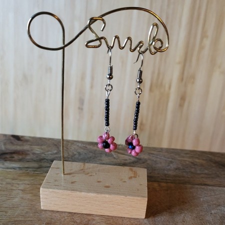 Flora I, boucles d'oreilles  pendantes fleur rose en rocaille