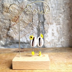 Boucles d’oreilles Cory cauris et fleurettes jaunes fait main