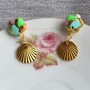 Boucles d’oreilles pendantes Arlequin sur clous – Bijou artisanal