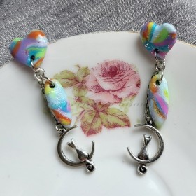 Boucles d’oreilles Pastélia pendants cœurs & chats – Bijou artisanal pastel unique