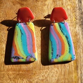 Boucles d’oreilles Arcadia rectangles arc-en-ciel – Bijou artisanal multicolore unique