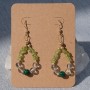 Boucles Périne – Plaqué Or, Péridot, Cristal de Roche & Malachite | Bijou raffiné et lumineux, fait main dans le Cotentin.
