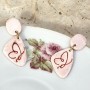 Boucles d’oreilles Zéphira à motif papillon en mica cuivré, forme rectangulaire en pâte polymère, montées sur acier doré