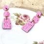 Boucles d'oreilles Tricotine en pâte polymère rose, style tricot fait main, monture dorée élégante