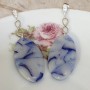 Boucles d’oreilles Nila en argent et pâte polymère marbrée bleue, création artisanale du Cotentin.