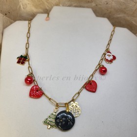 Collier Rudolph doré à breloques rouges, noires et dorées – bijou de Noël fait main par De Perles en Bijoux.