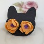Boucles d’oreilles dorées Alyssa – fleurs orange et cœur violet en pâte polymère, création artisanale française