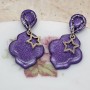 Boucles d’oreilles Arabesque violettes pailletées avec étoile argentée