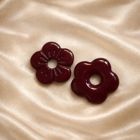 Pampilles fleur bordeaux interchangeables Ludivine en pâte polymère faites main dans le Cotentin pour créoles femme